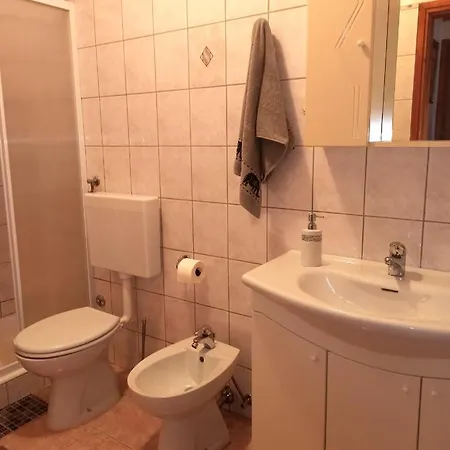 Apartment Dora *