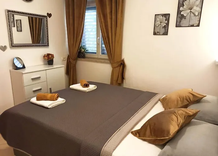 Dora Apartment *