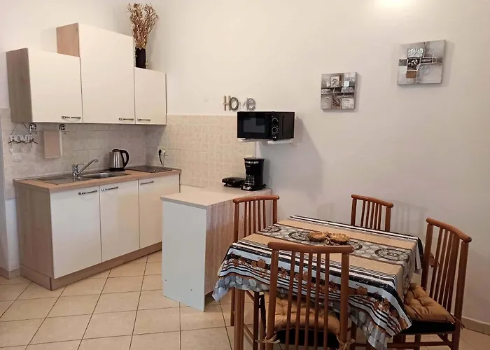 Apartment Dora *